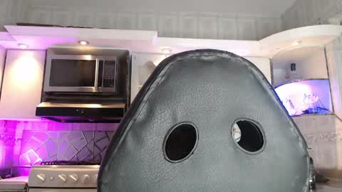 Snapshot of crisozzz chatting on 04-12-26, 06:35 Cristina Onazis online show from 04-12-26, 06:35