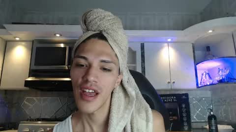 Snapshot of crisozzz chatting on 04-13-26, 07:08 Cristina Onazis online show from 04-13-26, 07:08