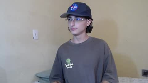 Snapshot of criss_420 chatting on 10-09-25, 04:05 criss_420 online show from 10-09-25, 04:05