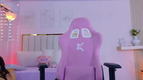 Snapshot of cristal_bunny chatting on 10-24-25, 12:41 Cristal online show from 10-24-25, 12:41