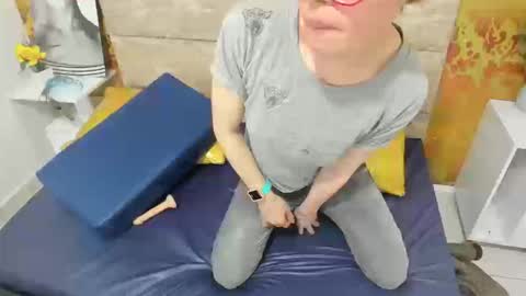 Snapshot of cristal_kiss1 chatting on 10-17-25, 01:42   Cristal   online show from 10-17-25, 01:42