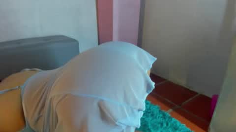 Snapshot of cristal_t2 chatting on 01-07-26, 07:49 cristal_t2 online show from 01-07-26, 07:49