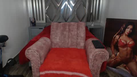 Natalie                      online show from 03-08-25, 10:56