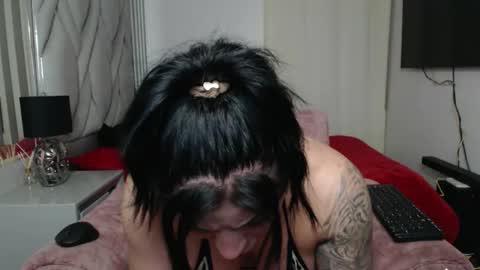 Natalie                      online show from 11-21-25, 04:55