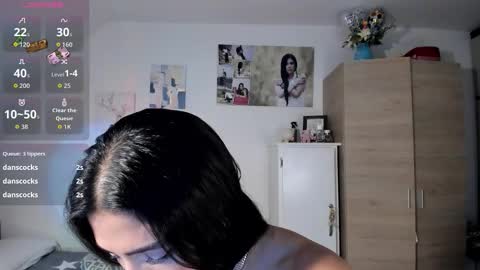 cristal online show from 10-22-25, 02:17