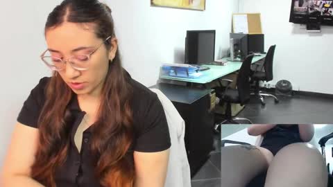 you can call me your sweettie assistant   online show from 02-08-25, 11:33