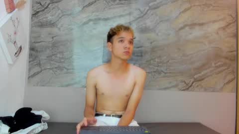 Snapshot of cristhian_cody chatting on 10-04-25, 03:32 Cristhian online show from 10-04-25, 03:32