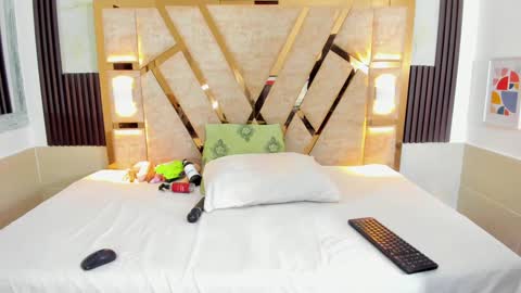 cristin  online show from 12-27-24, 06:53