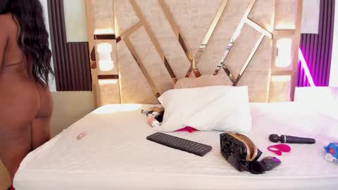 cristin  online show from 10-22-25, 07:13