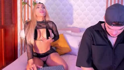 Snapshot of cristianblaze_pamelareal chatting on 10-15-25, 06:35 Cris Pame online show from 10-15-25, 06:35