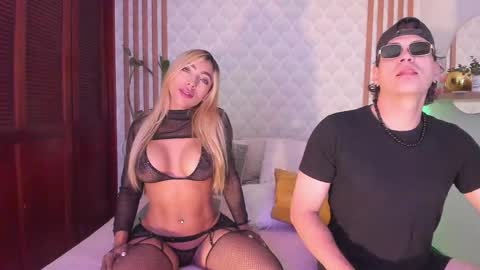 Snapshot of cristianblaze_pamelareal chatting on 10-17-25, 08:39 Cris Pame online show from 10-17-25, 08:39