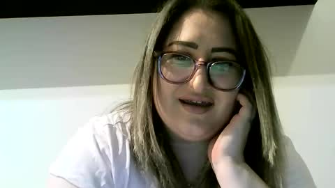 Snapshot of cristina20021991 chatting on 03-09-26, 08:35 cristina20021991 online show from 03-09-26, 08:35