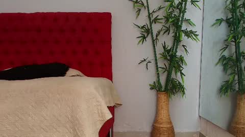 Cris  online show from 06-17-26, 07:04