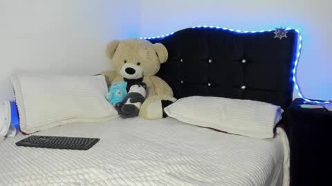 Snapshot of cristina_fernando chatting on 04-12-26, 05:51 soycriss online show from 04-12-26, 05:51