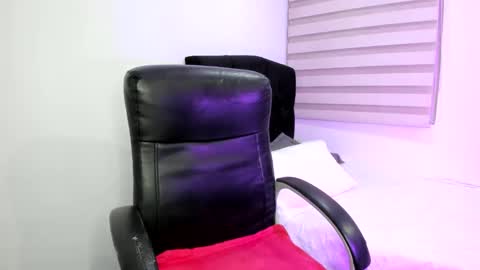 Snapshot of cristinalaurent2 chatting on 12-24-24, 12:22 Cristina Laurent online show from 12-24-24, 12:22