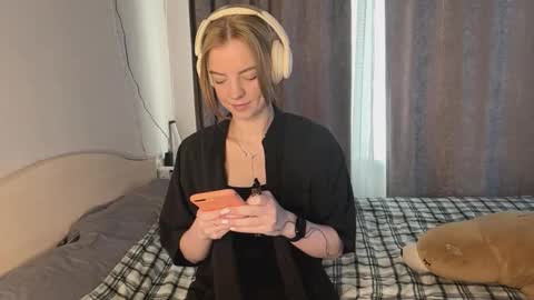 Snapshot of cristinekondo chatting on 03-25-26, 03:18 Marry online show from 03-25-26, 03:18