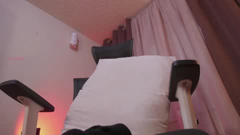 Snapshot of criston_monrrone chatting on 04-04-26, 10:29 Criston online show from 04-04-26, 10:29