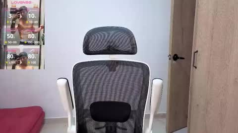 cristopher23  online show from 10-12-25, 01:43