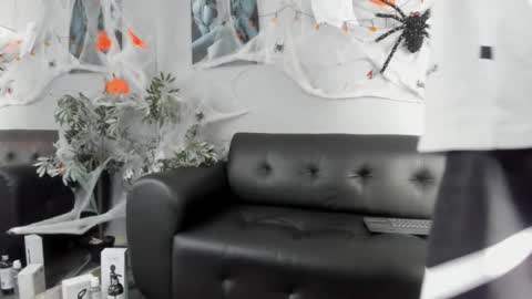 Cristopher online show from 10-27-25, 01:37