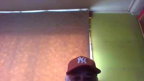 Snapshot of crmperez chatting on 12-22-25, 06:16 crmperez online show from 12-22-25, 06:16