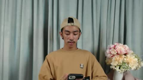 Snapshot of crocodale chatting on 03-06-26, 12:01 crocodale online show from 03-06-26, 12:01