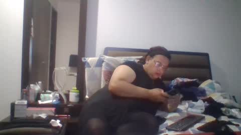 Snapshot of crossdresser64 chatting on 01-07-25, 01:17 Linda Cross online show from 01-07-25, 01:17