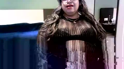 Snapshot of crossdresser64 chatting on 10-29-25, 02:03 Linda Cross online show from 10-29-25, 02:03