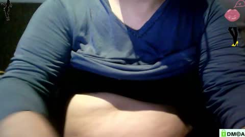 Snapshot of crossdresser64 chatting on 11-05-25, 01:16 Linda Cross online show from 11-05-25, 01:16