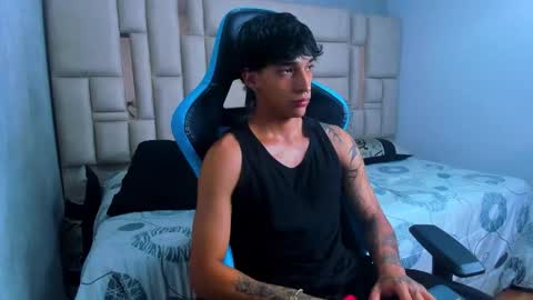 Snapshot of croy_myer chatting on 02-21-26, 04:02 Croy online show from 02-21-26, 04:02