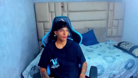 Snapshot of croy_myer chatting on 02-23-26, 07:11 Croy online show from 02-23-26, 07:11