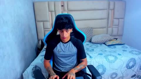 Snapshot of croy_myer chatting on 02-25-26, 03:27 Croy online show from 02-25-26, 03:27