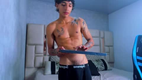 Snapshot of croy_myer chatting on 03-05-26, 03:19 Croy online show from 03-05-26, 03:19