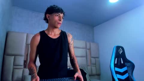 Snapshot of croy_myer chatting on 03-08-26, 06:01 Croy online show from 03-08-26, 06:01