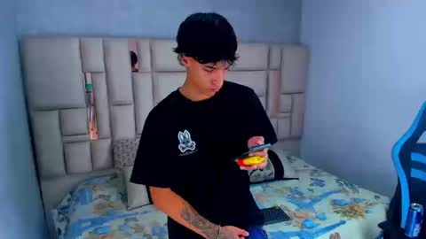 Snapshot of croy_myer chatting on 03-11-26, 09:32 Croy online show from 03-11-26, 09:32