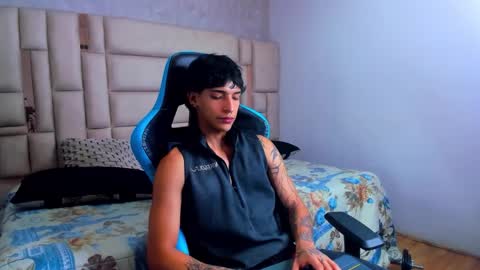 Snapshot of croy_myer chatting on 03-17-26, 04:32 Croy online show from 03-17-26, 04:32