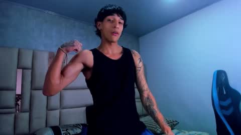 Snapshot of croy_myer chatting on 03-19-26, 06:28 Croy online show from 03-19-26, 06:28