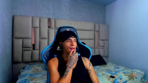 Snapshot of croy_myer chatting on 03-25-26, 04:29 Croy online show from 03-25-26, 04:29