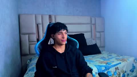 Snapshot of croy_myer chatting on 03-26-26, 06:52 Croy online show from 03-26-26, 06:52