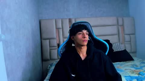 Snapshot of croy_myer chatting on 03-26-26, 06:57 Croy online show from 03-26-26, 06:57