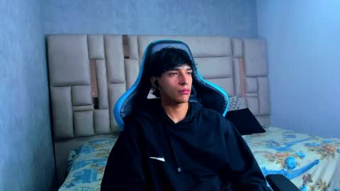 Snapshot of croy_myer chatting on 03-27-26, 08:48 Croy online show from 03-27-26, 08:48