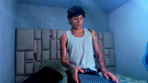 Snapshot of croy_myer chatting on 04-03-26, 04:43 Croy online show from 04-03-26, 04:43