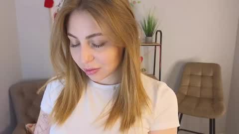 Mia online show from 06-06-26, 10:20