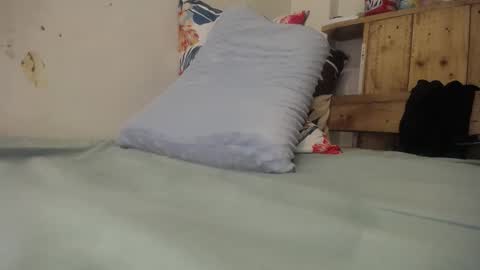 Snapshot of crystal143 chatting on 01-14-25, 09:35 Crys online show from 01-14-25, 09:35