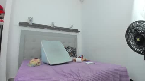 Snapshot of crystal_butterfly1 chatting on 01-26-25, 05:44 crystal_butterfly1 online show from 01-26-25, 05:44