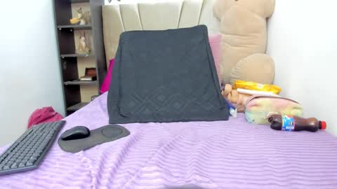 Snapshot of crystal_butterfly1 chatting on 02-12-25, 02:32 crystal_butterfly1 online show from 02-12-25, 02:32
