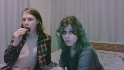 Crystal and Marcl online show from 01-04-25, 05:37