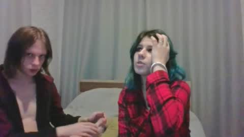 Crystal and Marcl online show from 01-07-25, 01:03