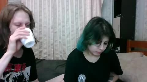 Crystal and Marcl online show from 03-10-25, 01:01