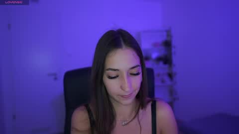 Snapshot of crystalbrunette18 chatting on 04-27-26, 07:45 Crystalbrunette18 online show from 04-27-26, 07:45