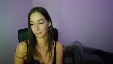 Snapshot of crystalbrunette18 chatting on 05-13-26, 06:16 Crystalbrunette18 online show from 05-13-26, 06:16